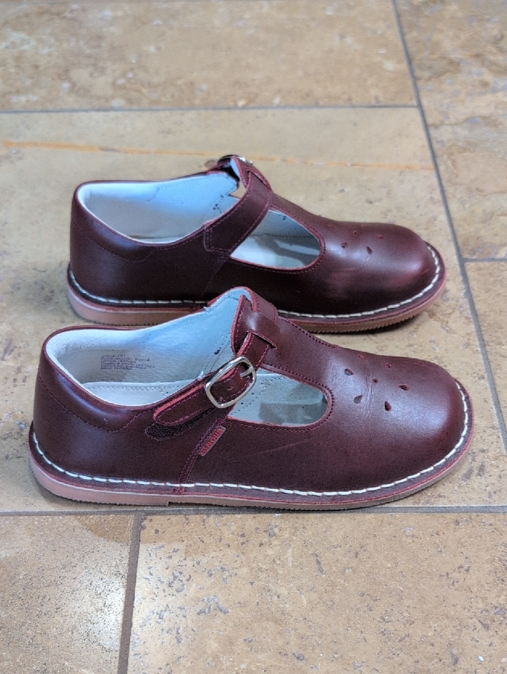L'Amour girl shoes. Red. Size 4. - Picture 4 of 9